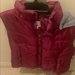 Red women’s hooded vest nwt size large